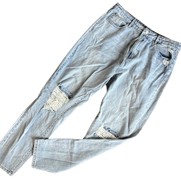 Missguided Riot High Rise Mom Jeans - Picture 3 of 9